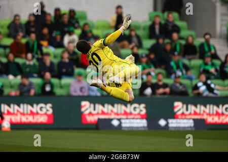 MELBOURNE, AUSTRALIA - 14 MARZO: Ryan Scott della Western United deflette il pallone durante la partita di calcio Hyundai A-League tra la squadra di calcio Western United FC e la squadra di football Brisbane Roar FC il 14 marzo 2021 presso l'AAMI Park di Melbourne, Australia. (Foto di Dave Hewison) Foto Stock