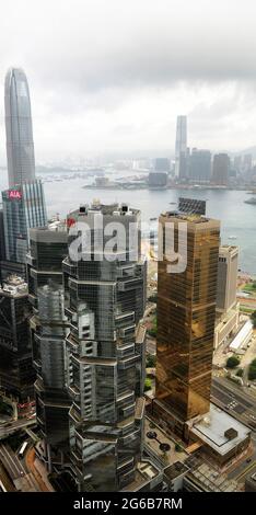Una vista aerea degli edifici del centro di Lippo e dell'edificio del centro finanziario dell'Estremo Oriente ad Admiralty, Hong Kong. Foto Stock