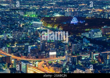 Vista notturna di Nagoya con il Castello Nagoya in Giappone Foto Stock