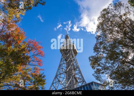 scatto ad angolo basso della torre nagoya, punto di riferimento di nagoya in giappone Foto Stock