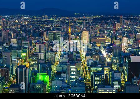 vista notturna di nagoya con la torre nagoya ad aichi, giappone Foto Stock