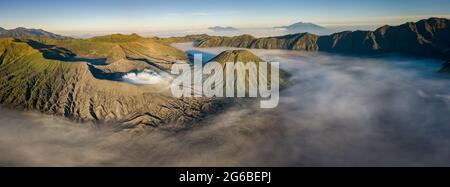 Monte bromo all'alba, Bromo-Tengger-Semeru National Park, Giava Est, Indonesia Foto Stock