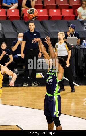 Edmonton, Canada. 02 luglio 2021. Xavier Sneed (7) dei Niagara River Lions ha visto in azione durante la Canadian Elite Basketball League del 2021 tra i Niagara River Lions e gli Edmonton Stingers all'Edmonton Expo Center. (Punteggio finale; Niagara River Lions 75:82 Edmonton Stingers) (Foto di Ron Palmer/SOPA Images/Sipa USA) Credit: Sipa USA/Alamy Live News Foto Stock