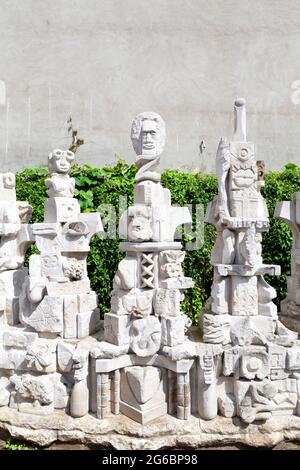 La scultura della comunità Cornerstone scolpita da volontari locali, Tanner Street Park, Bermondsey Street, Londra, Regno Unito Foto Stock