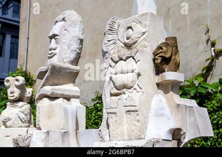 La scultura della comunità Cornerstone scolpita da volontari locali, Tanner Street Park, Bermondsey Street, Londra, Regno Unito Foto Stock