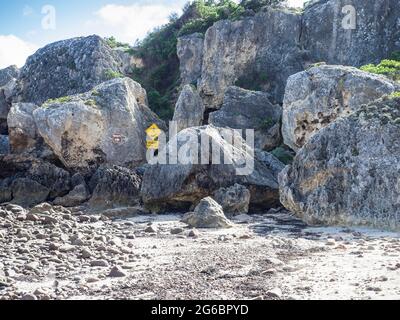 Il passaggio nascosto attraverso le rocce a Stokes Bay, Beach, Kangaroo Island, South Australia Foto Stock