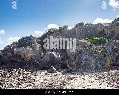 Il passaggio nascosto attraverso le rocce a Stokes Bay, Beach, Kangaroo Island, South Australia Foto Stock