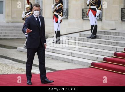 Parigi, Francia. 05 luglio 2021. Il presidente francese Emmanuel Macron all'Elysee Palace di Parigi il 5 luglio 2021. Foto di Eliot Blondt/ABACAPRESS.COM Credit: Abaca Press/Alamy Live News Foto Stock