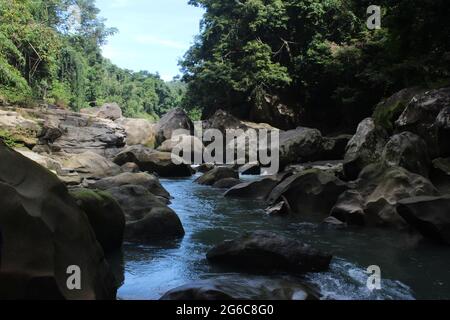 Caduta di acqua in Amia khum, Bandorbon Bangladesh, questo è il posto più bello del nostro paese Foto Stock