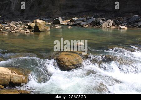 Caduta di acqua in Amia khum, Bandorbon Bangladesh, questo è il posto più bello del nostro paese Foto Stock