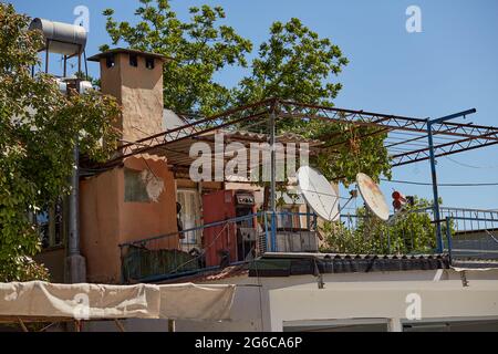 Kemer, Turchia - 24 maggio 2021: Antica provincia turca con antica casa in giorno di sole. Foto di alta qualità Foto Stock