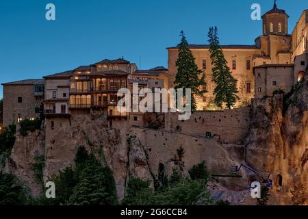 Casa Colgada o Hanging Houses, ora sede del Museo di Arte Astratta Spagnola, a la hoz del rio Huecar, Cuenca città, la Mancha Spagna Foto Stock