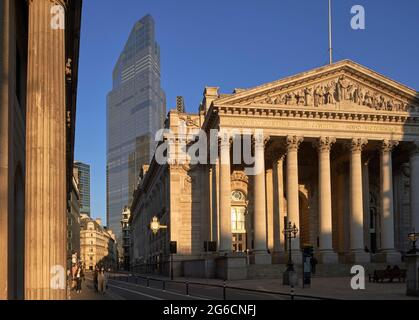 Vista a livello pedonale intorno alla Bank of England. 22 Bishopsgate, LONDRA, Regno Unito. Architetto: Architettura PLP, 2020. Foto Stock