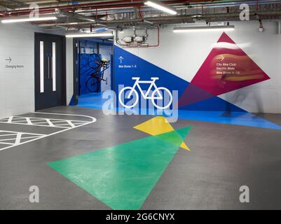 Area di stoccaggio multiuso per biciclette. 22 Bishopsgate, LONDRA, Regno Unito. Architetto: Architettura PLP, 2020. Foto Stock