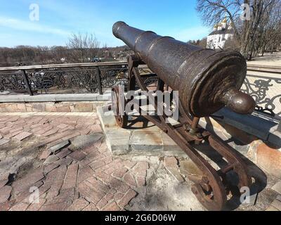 Un'antica opera d'artiglieria su un bastione a Chernigov. Foto Stock