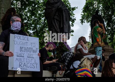 Londra, Regno Unito. 5 luglio 2021. Protesta d'emergenza in Piazza del Parlamento chiedendo che il governo arresti la polizia condanna e tribunali Bill. Credit: Joao Daniel Pereira Credit: João Daniel Pereira/Alamy Live News Foto Stock