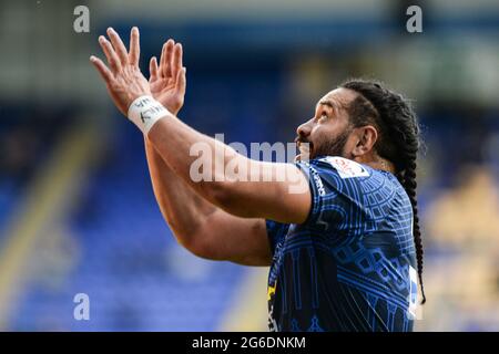 Warrington, Inghilterra - 5 luglio 2021 - Konrad Hurrell (4) dei Leeds Rhinos durante il warm up della Rugby League Betfred Super League Warrington Wolves vs Leeds Rhinos allo stadio Halliwell Jones, Warrington, Regno Unito Dean Williams/Alamy Live Foto Stock