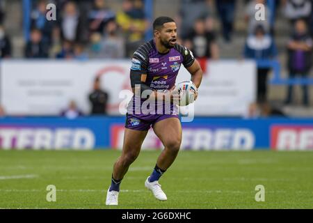 Warrington, Regno Unito. 05 luglio 2021. Kruise Leeming (9) di Leeds Rhinos corre con la palla a Warrington, Regno Unito, il 7/5/2021. (Foto di Simon Whitehead/ SW Photo/News Images/Sipa USA) Credit: Sipa USA/Alamy Live News Foto Stock