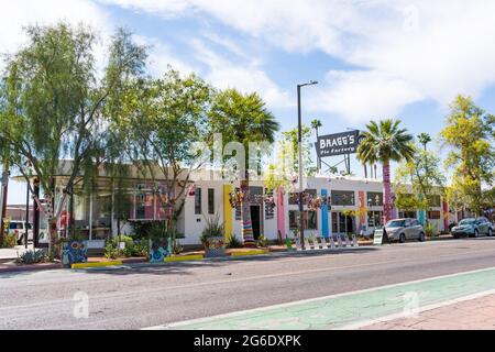 Phoenix, AZ - 20 marzo 2021: L'edificio della fabbrica di Bragg's Pie su Grand Avenue è nel Registro Nazionale dei luoghi storici ed è ora sede di un numero o Foto Stock