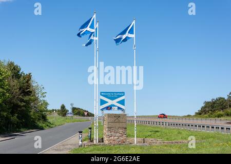 Benvenuti all'insegna della Scozia sull'autostrada A1, Marshall Meadows, Berwick-upon-Tweed, Northumberland, Inghilterra, Regno Unito Foto Stock