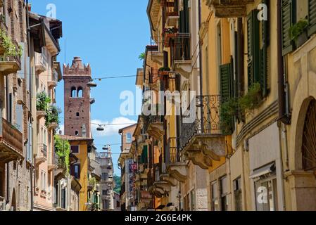 Via del mercato corso porta Borsari, Verona, Veneto, Italia Foto Stock