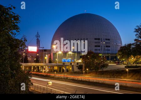 Ericsson Globe all'ora blu, Stoccolma, Svezia Foto Stock