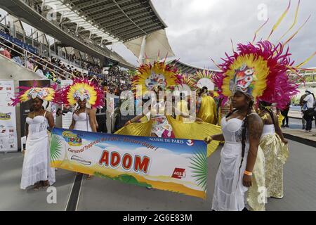 Parigi, Francia. 4 luglio 2021. La ventesima edizione del Carnevale tropicale di Parigi organizzato dalla Città di Parigi e dalla Federazione del Carnevale tropicale Foto Stock