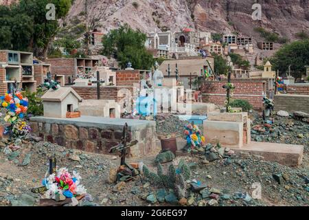 PURMAMARCA, ARGENTINA - 11 APRILE 2015: Cimitero nel villaggio di Purmamarca, Argentina Foto Stock