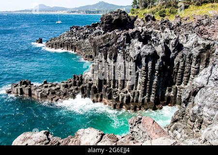 La più famosa meraviglia naturale della formazione rocciosa colonnar Joint sull'isola di Jeju nella Corea del Sud Foto Stock