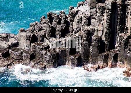 La più famosa meraviglia naturale della formazione rocciosa colonnar Joint sull'isola di Jeju nella Corea del Sud Foto Stock