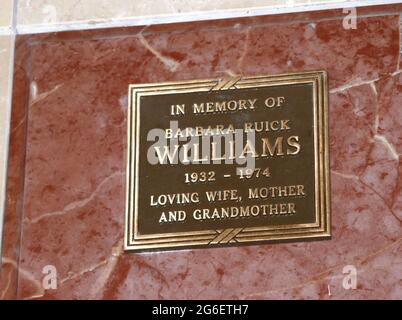 Glendale, California, USA 1 luglio 2021 UNA visione generale dell'atmosfera di attrice Barbara Ruick's grave in Patriots Terrace in columbarium of Blessedness in Freedom Mausoleum a Forest Lawn Memorial Park il 1 luglio 2021 a Glendale, California, USA. Foto di Barry King/Alamy Stock foto Foto Stock