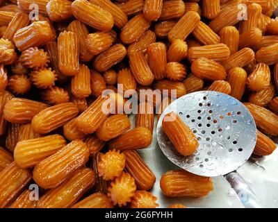 Dessert turco. Dessert Tulumba. Gnocchi fritti. Foto Stock