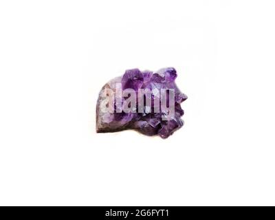 Pietre healing. Pietra ametista. Pietra viola. Pietra utile per la salute. Pietra organica. Foto Stock