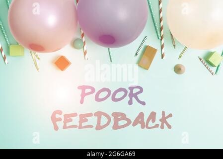 Didascalia di testo che presenta un feedback insufficiente. Business showcase valutazione a basso livello dato al prodotto offerto e servizio colorful compleanno Party Designs Foto Stock