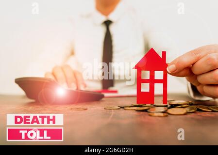 Testo che mostra l'ispirazione morte Toll. Foto concettuale il numero di morti derivanti da un particolare incidente New home rate e investimenti Foto Stock