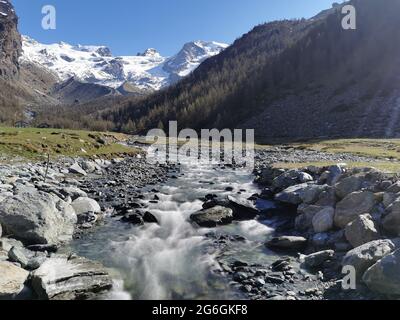 I piani di Verra inferiore un'area pianistica a metà strada dalla vetta del Monte Rosa nel nord Italia in Val d'Ayas, Aosta Foto Stock