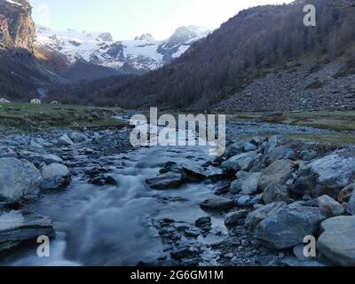 I piani di Verra inferiore un'area pianistica a metà strada dalla vetta del Monte Rosa nel nord Italia in Val d'Ayas, Aosta Foto Stock