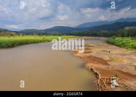 Fiume Tárcoles, chiamato anche Grande de Tárcoles o Río Grande de Tarcoles, Cordillera Central, Costa RCA Foto Stock