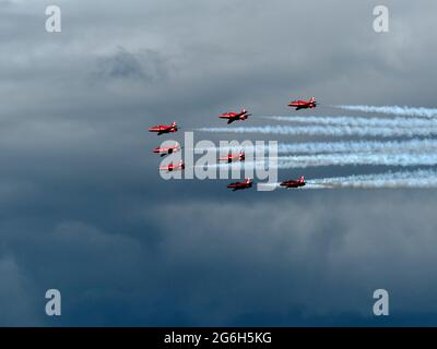 Le frecce rosse sono il team di formazione leader mondiale della RAF. Volano regolarmente in esposizione pubblica intorno al Regno Unito ed al mondo. Foto Stock