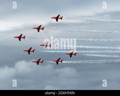 Le frecce rosse sono il team di formazione leader mondiale della RAF. Volano regolarmente in esposizione pubblica intorno al Regno Unito ed al mondo. Foto Stock