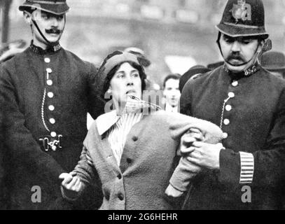 SUFFRAGETTE arrestata a Londra nel 1914 Foto Stock