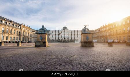 Palazzo nuovo di Stoccarda (Neues Schloss) al tramonto - Stoccarda, Germania Foto Stock