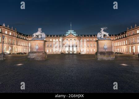 Palazzo nuovo di Stoccarda (Neues Schloss) di notte - Stoccarda, Germania Foto Stock