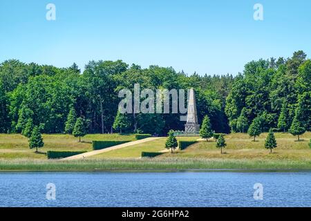 Obelisco, Schlossgarten, Rheinsberg, Landkreis Ostprimitz-Ruppin, Brandeburgo, Germania Foto Stock