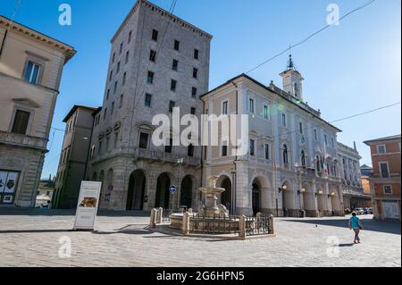 rieti.italy luglio 06 2021: Piazza rieti di vittorio emanuele II nel centro storico Foto Stock