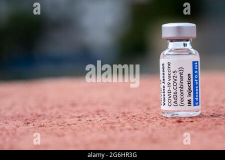 Montreal, CA - 25 giugno 2021: Fiala di vaccino Janssen Covid-19 Foto Stock