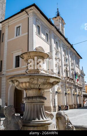 rieti.italy luglio 06 2021: Fontana rieti in piazza vittorio emanuele II Foto Stock