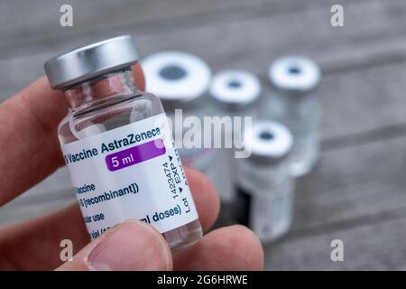 Montreal, CA -25 giugno 2021: Flaconcino di vaccino AstraZeneca Covid-19 Foto Stock