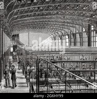 Hotel des Postes. Ascensori per il trasporto merci, servizio postale francese. Nuovo Ufficio postale principale, rue du Louvre. Parigi, Francia. Europa. Antica illustrazione del XIX secolo incisa da la Nature 1888 Foto Stock