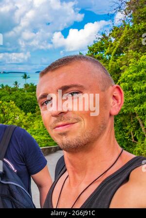 Tourist fa selfie a Koh Samui isola spiaggia e panorama con in Thailandia. Foto Stock